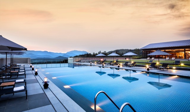 森林无边室外泳池